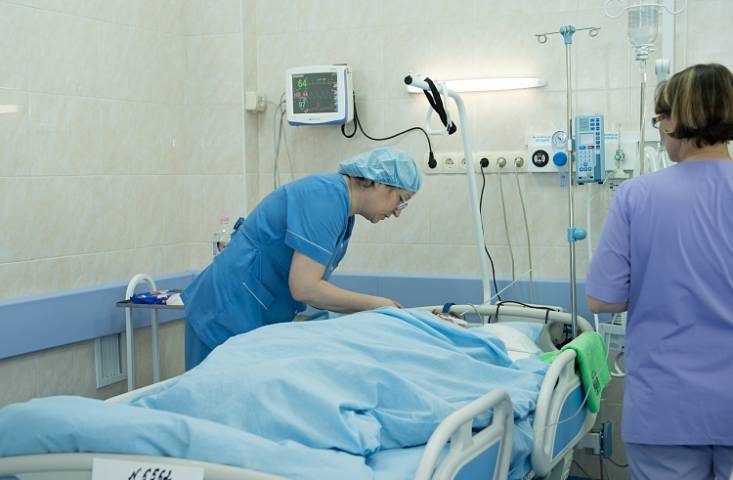 Зарплаты учителям и врачам хотят повысить на 6%.
