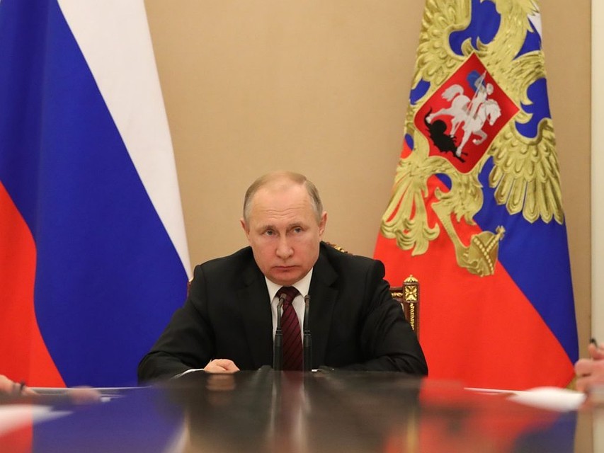 Решение вопросов дефицита кадров медработников, совершенствования систем оплаты их труда – на контроле Президента России.