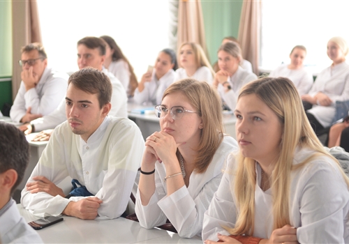 На выплаты студентам-медикам за борьбу с COVID-19 направят 1 млрд рублей.