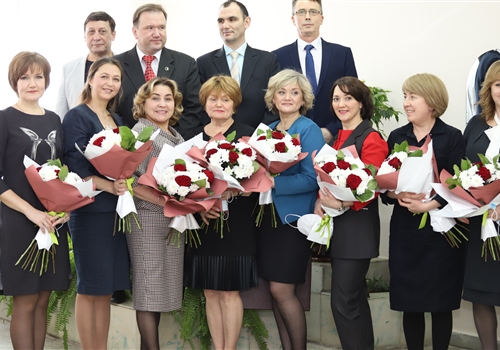 На Дне главного врача медицинским работникам вручили награды.