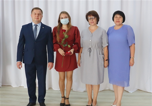 Студентов медколледжа наградили Памятными медалями.
