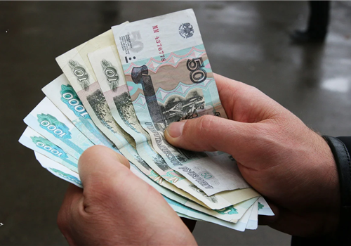 В Госдуме предложили увеличить МРОТ до 20 000 рублей.