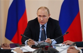 Путин назвал ключевым элементом привлечения медицинских кадров обеспечение жильем.