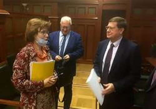 Профсоюз обсудил параметры зарплаты медработников.