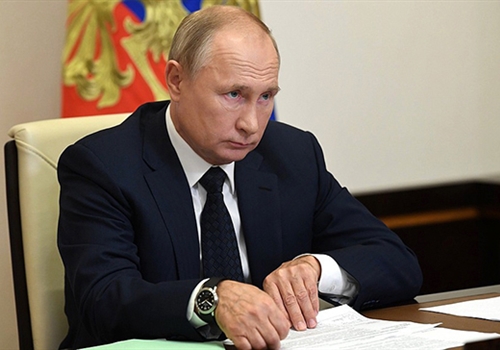 Путин подписал закон об электронном документообороте в трудовой сфере.