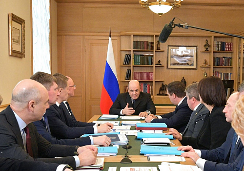 Правительство анонсировало рост зарплат и выделение средств медработникам.