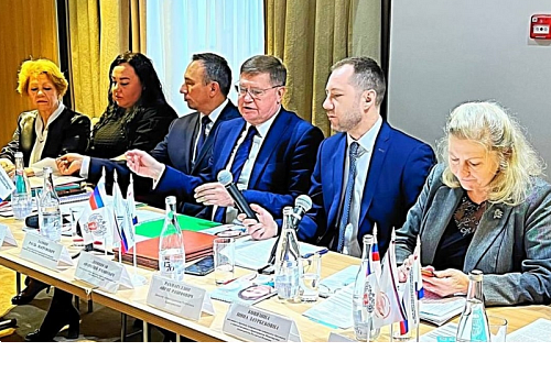 Руководители здравоохранения и Профсоюза обсудили проблемы оплаты труда медработников.