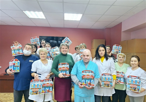 Профсоюз поздравляет с наступающим новым годом и дарит подарки.