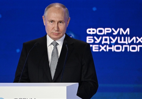 Президент объявил о новых мерах финансовой поддержки медработников.