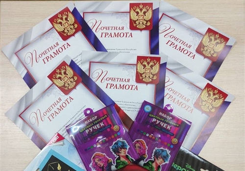 В ЦРО прошел конкурс рисунков "Защитники Отечества".