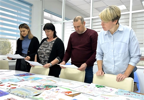 В Городской стоматологии повели итоги конкурса детских рисунков «Салют Победы».