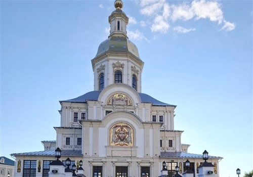Члены Профсоюза Новочебоксарской городской больницы посетили святые места в Дивеево.