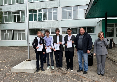 Первичка Алатырской ЦРБ наградила учеников за работу в период летних каникул.