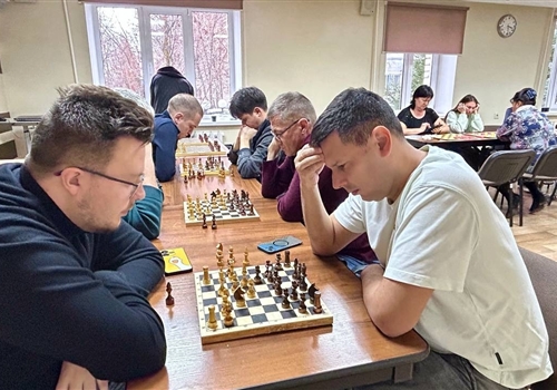 Шахматные баталии и меткие дротики: в Городской стоматологии определены лучшие игроки в шашки, шахматы и дартс.